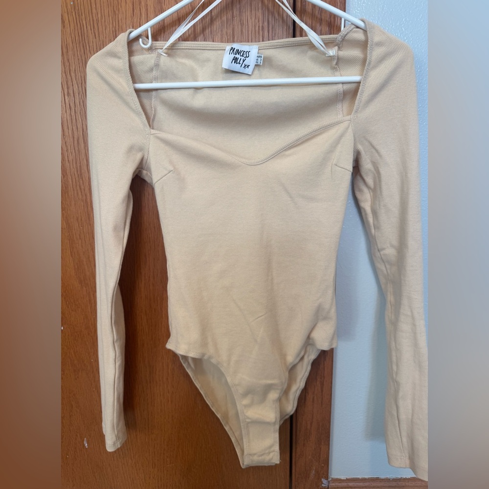 Princess Polly size 2 sweetheart neck, tan bodysuit, long sleeve, never worn